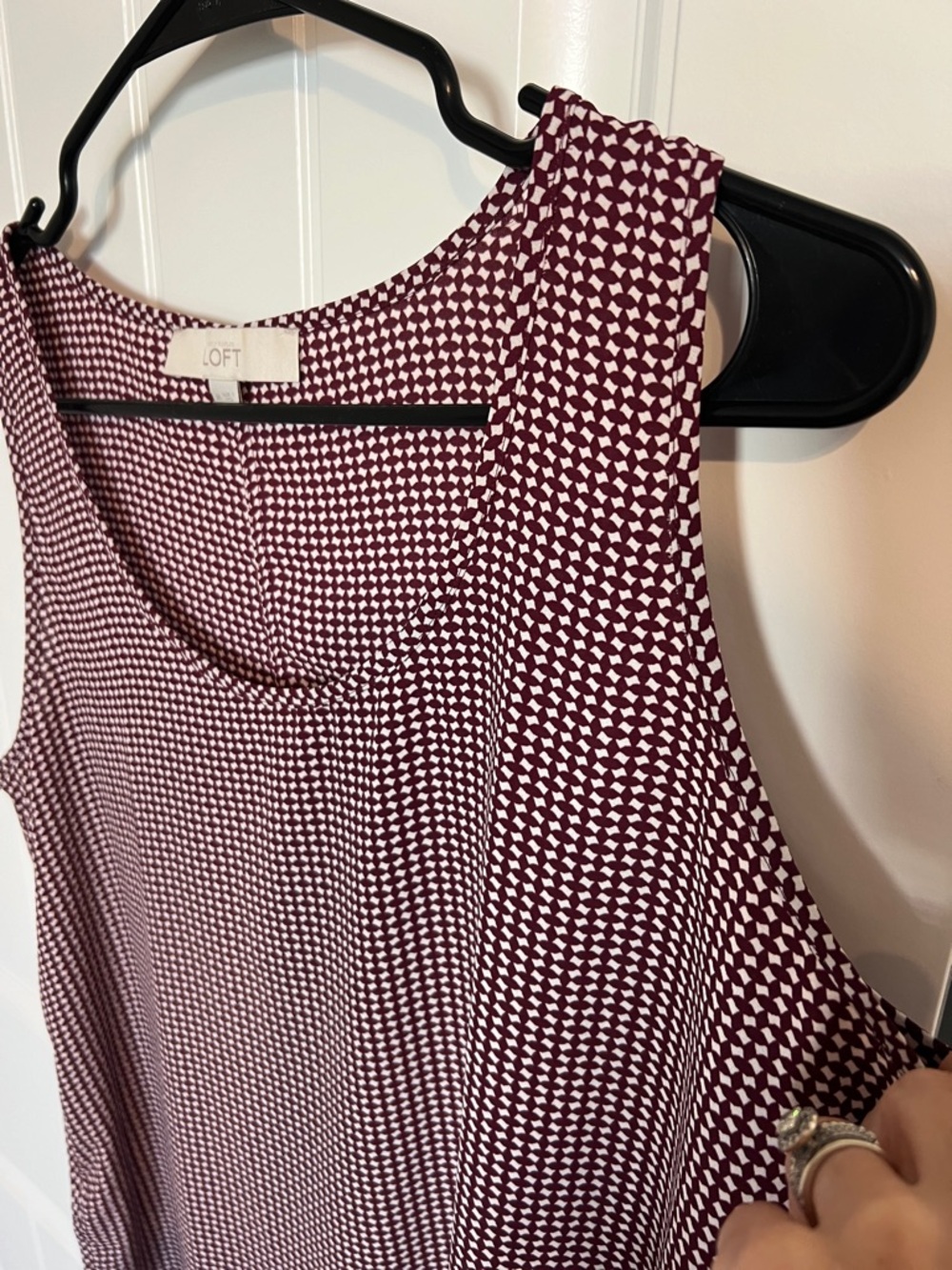 LOFT Burgundy & White Sleeveless Super Light & Airy Round Neck Top Size M - Picture 5 of 8
